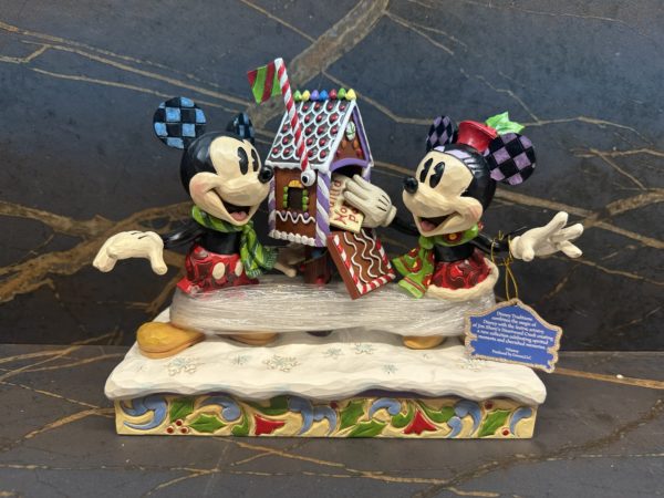 Mickey et Minnie Mouse publiant une lettre de Noël