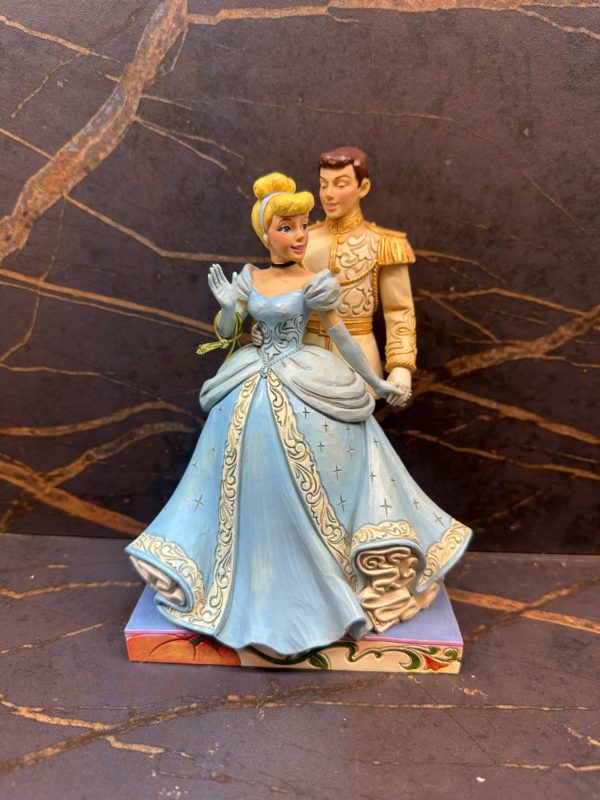 Figurine Cendrillon Et Prince Charmant – Disney Traditions