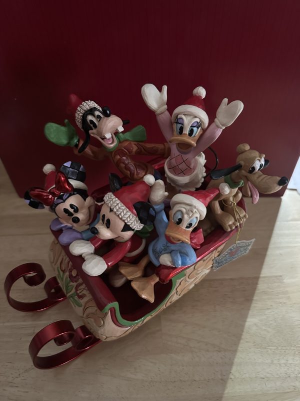 Un traîneau plein de joie (Mickey et ses amis traîneau)